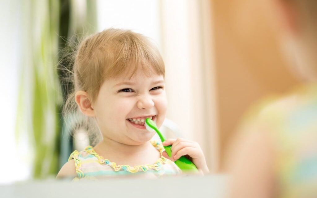 Quando levar o bebê ao dentista pela primeira vez